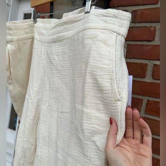 Soft Surroundings Ivory Beach Bound Pull On Gauze Crop Pants - Picture 3 of 7